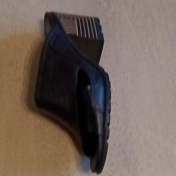 Women's size 10 Sorel summer shoes - Picture 2 of 4